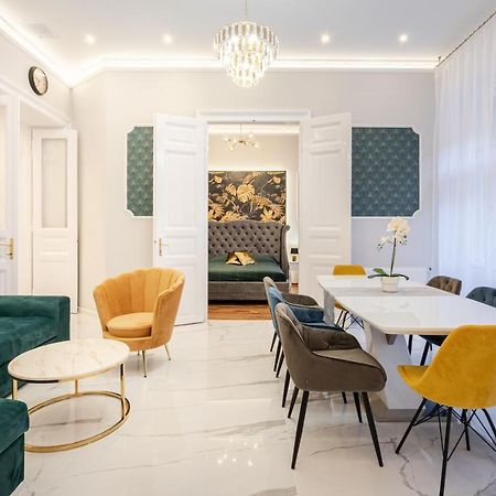 Premium Art Deco Apartment At Broadway // 4Bdr & 3Br ブダペスト エクステリア 写真
