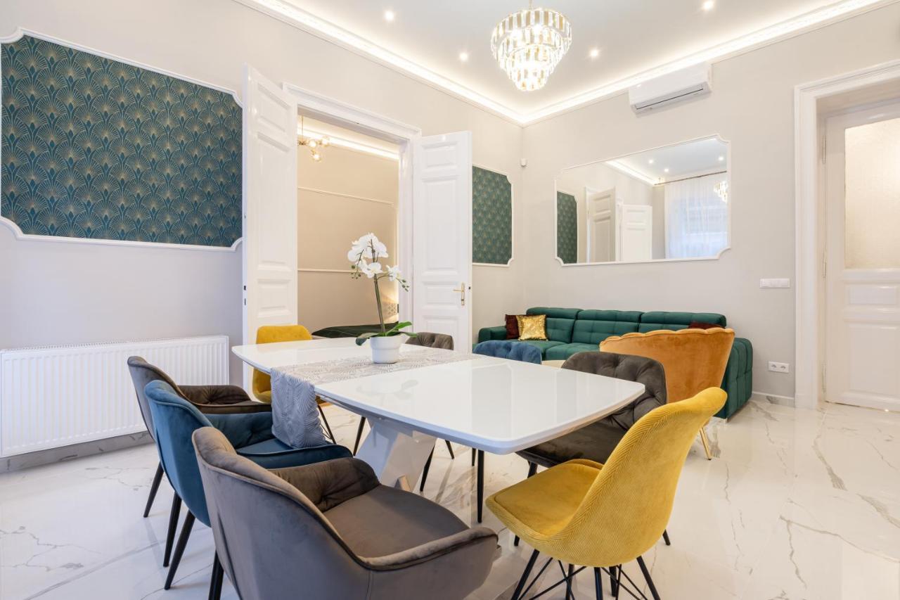 Premium Art Deco Apartment At Broadway // 4Bdr & 3Br ブダペスト エクステリア 写真