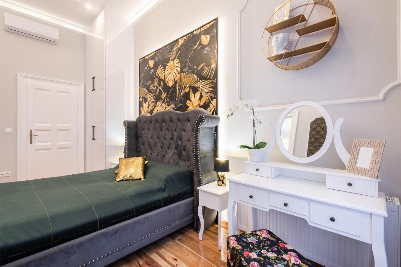 Premium Art Deco Apartment At Broadway // 4Bdr & 3Br ブダペスト エクステリア 写真