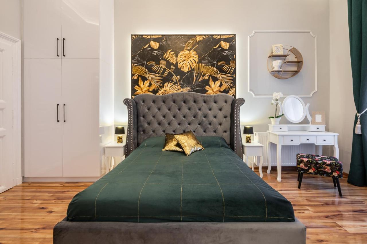 Premium Art Deco Apartment At Broadway // 4Bdr & 3Br ブダペスト エクステリア 写真