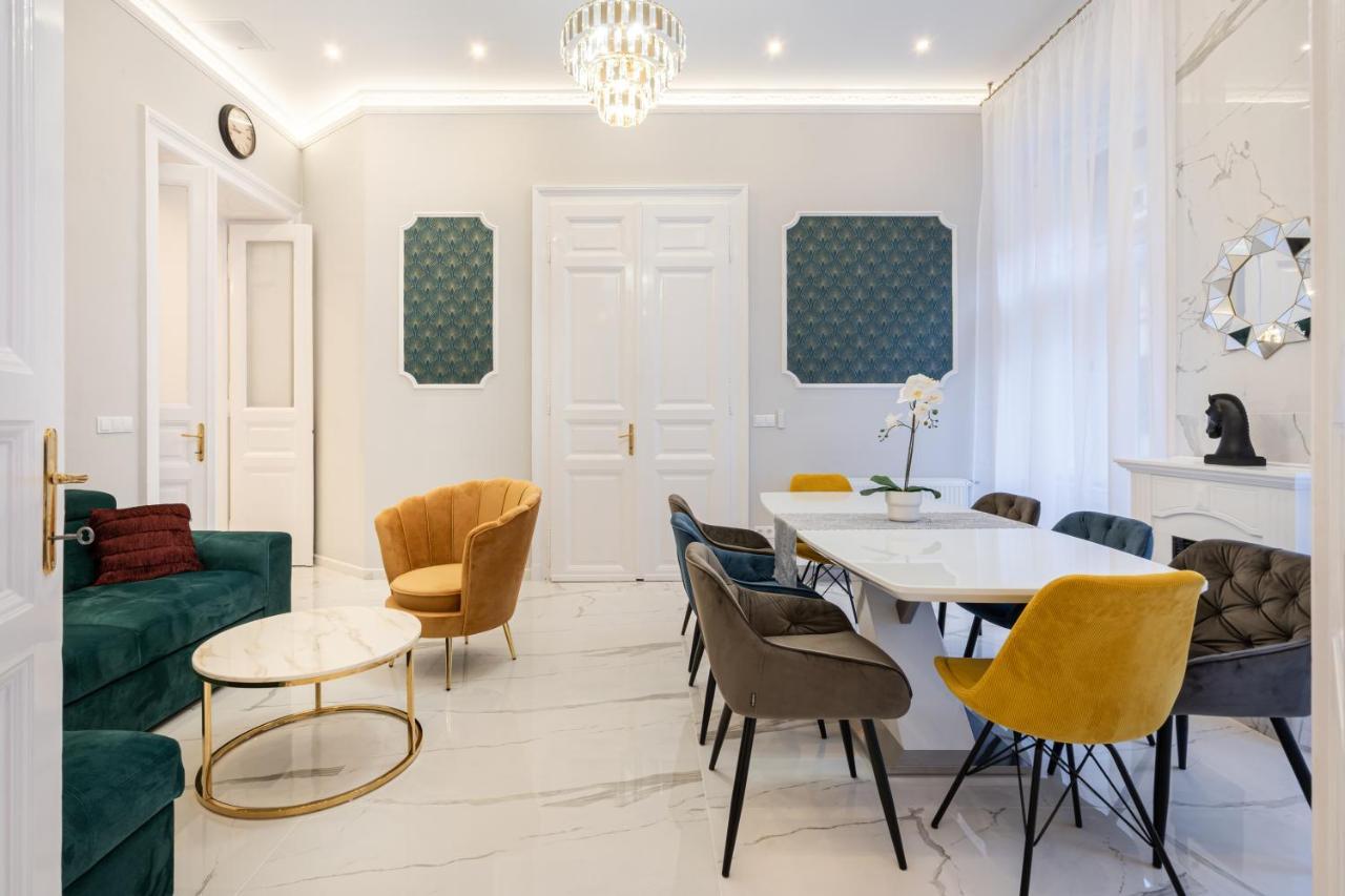 Premium Art Deco Apartment At Broadway // 4Bdr & 3Br ブダペスト エクステリア 写真