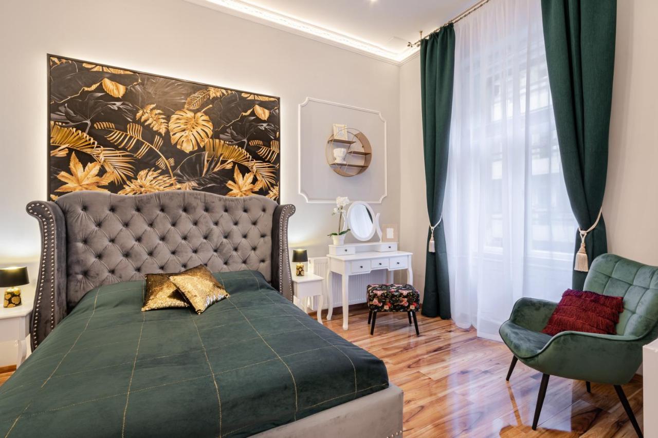 Premium Art Deco Apartment At Broadway // 4Bdr & 3Br ブダペスト エクステリア 写真