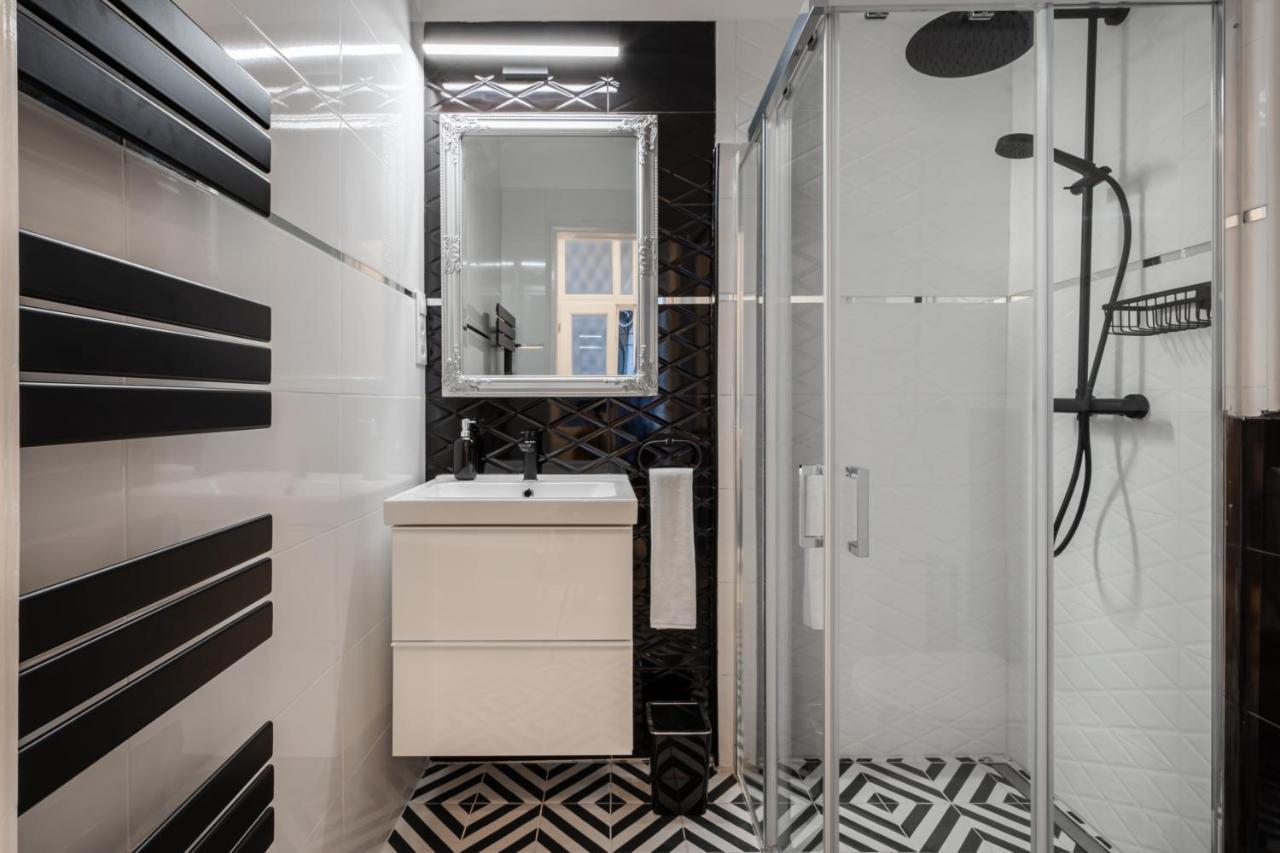 Premium Art Deco Apartment At Broadway // 4Bdr & 3Br ブダペスト エクステリア 写真