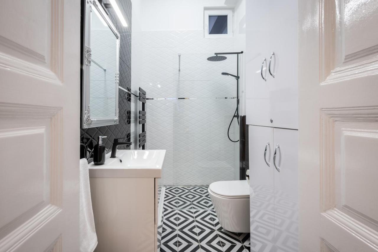 Premium Art Deco Apartment At Broadway // 4Bdr & 3Br ブダペスト エクステリア 写真