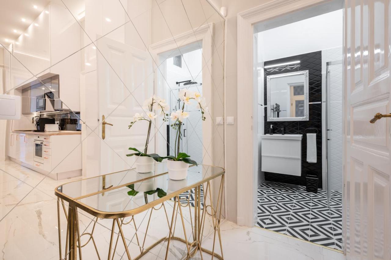 Premium Art Deco Apartment At Broadway // 4Bdr & 3Br ブダペスト エクステリア 写真
