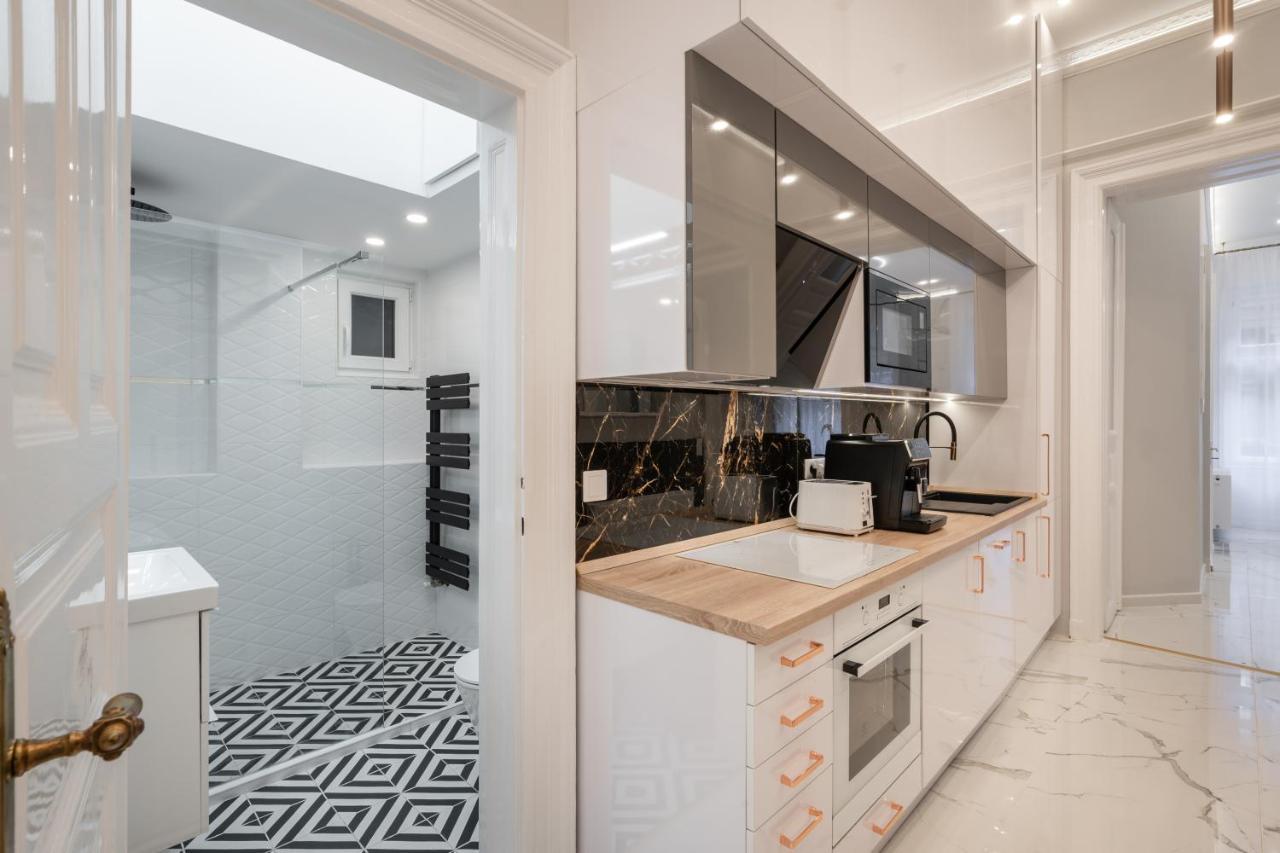 Premium Art Deco Apartment At Broadway // 4Bdr & 3Br ブダペスト エクステリア 写真