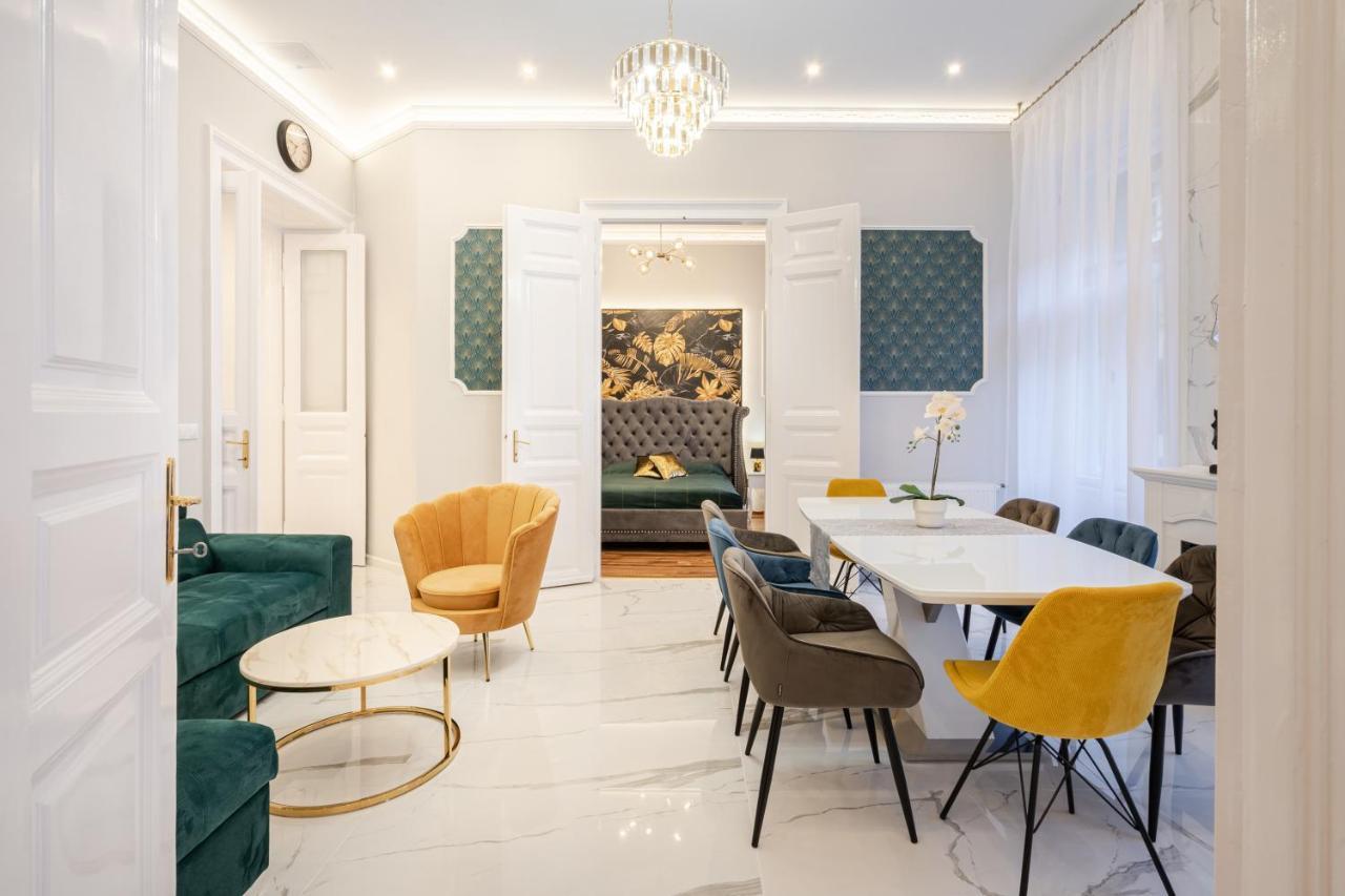 Premium Art Deco Apartment At Broadway // 4Bdr & 3Br ブダペスト エクステリア 写真